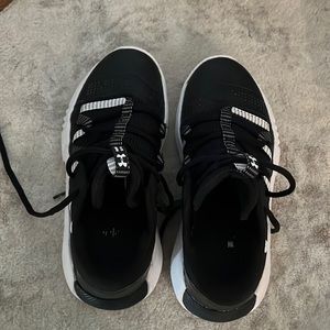 volleyball shoes size 6